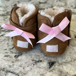 Baby Uggs size 2/3